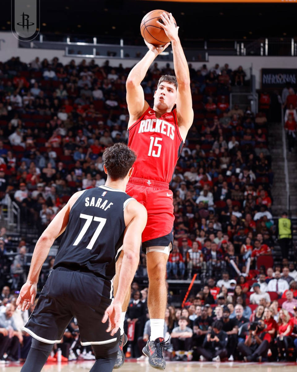 休斯敦火箭冲刺阶段篮板制胜；志在NBA总决赛名次提升；话题不断；更衣室氛围转暖的简单介绍