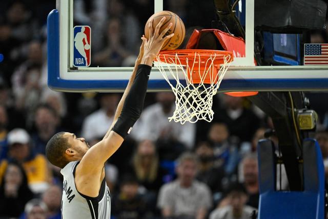 欧篮联赛程吃紧；圣安东尼奥马刺清晨更衣室发声；气氛紧张；资深球员宣示担当的简单介绍